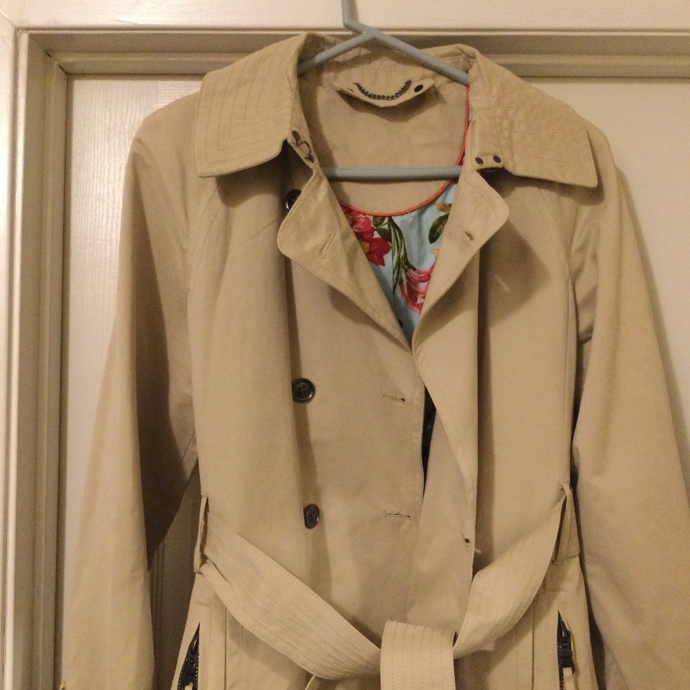 VINTAGE Women’s Coat Host Pick